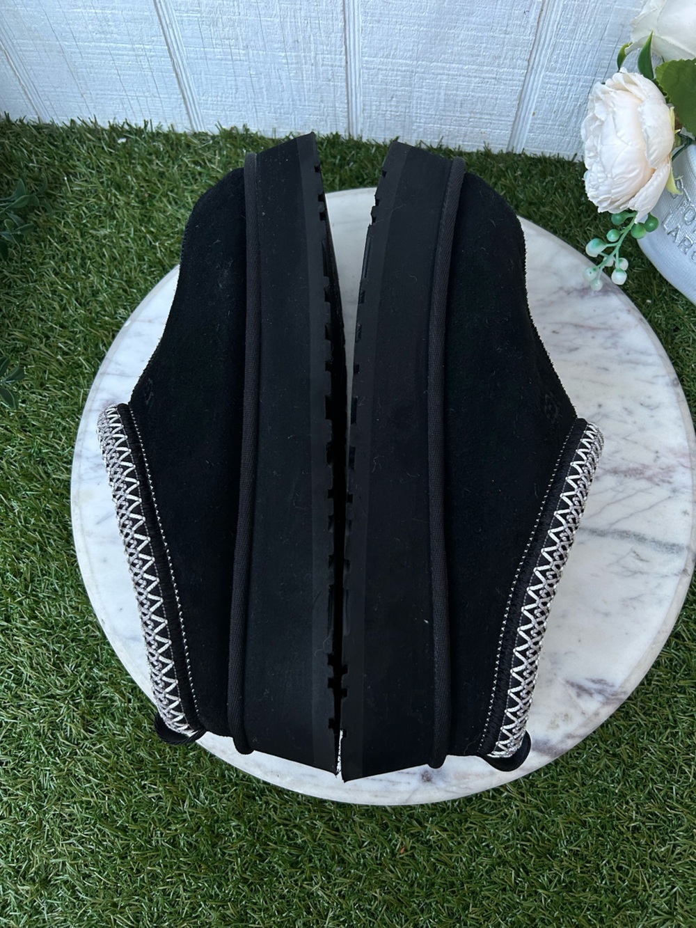 UGG Tazz women size 8
BestSeller/gently worn
Color. Black - Picture 9 of 16